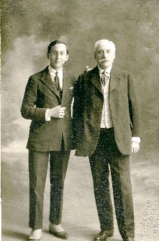 Bazinet Leon Joseph et son fils Jean en 1922.jpg Bazinet Leon Joseph et son fils Jean en 1922